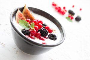 yogurt berry fig fruit breakfast 1786329