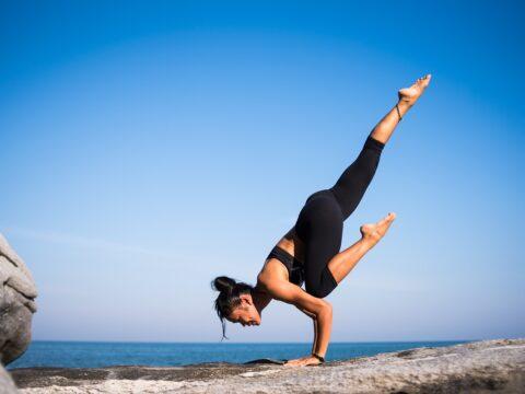 yoga strength woman balance 2587066
