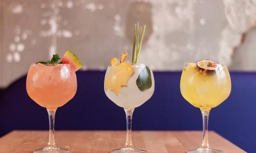5 Classic Cocktails Everyone Should Know How to Make
